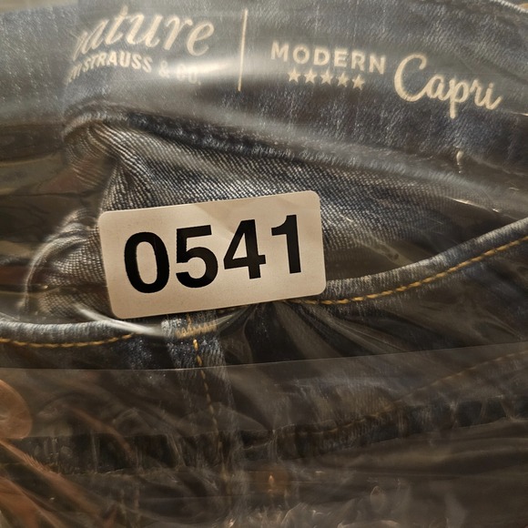 Levi Strauss & Co Women's Jeans 10 Blue Signature By Modern Capri Stretch 0541 - Picture 16 of 16